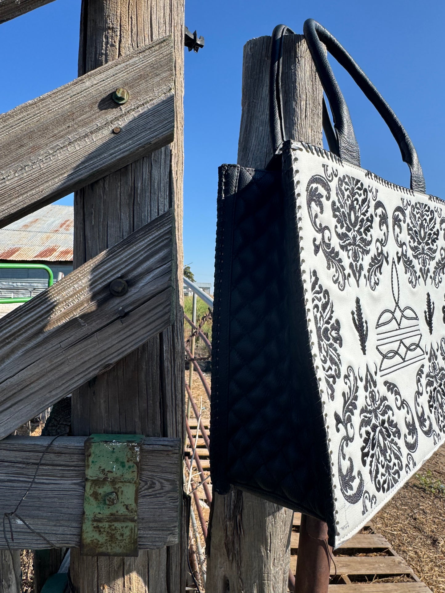 Santiago Purse